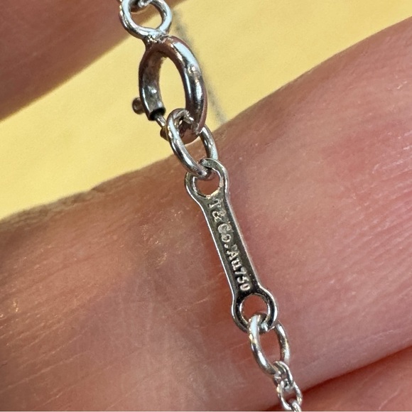 Tiffany & Co. | Sugar Stack White Gold & Diamond Pendant Necklace - Picture 8 of 11